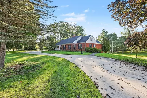 Exterior - 1337 Badgley Rd, Jackson, MI 49203 photo 4 of 6