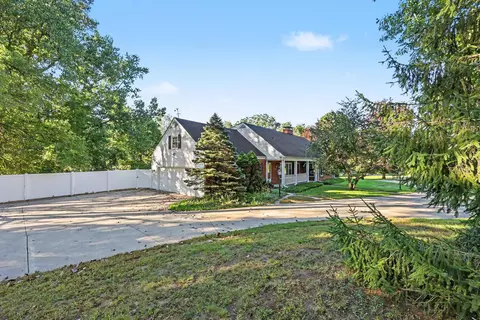 Exterior - 1337 Badgley Rd, Jackson, MI 49203 photo 3 of 6