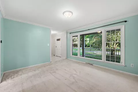 Living - 1337 Badgley Rd, Jackson, MI 49203 photo 5 of 7