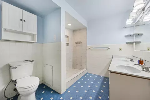 Bath - 1337 Badgley Rd, Jackson, MI 49203 photo 3 of 5