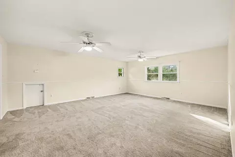 Living - 1337 Badgley Rd, Jackson, MI 49203 photo 6 of 7
