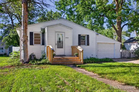 576 W 20th St, Holland, MI 49423