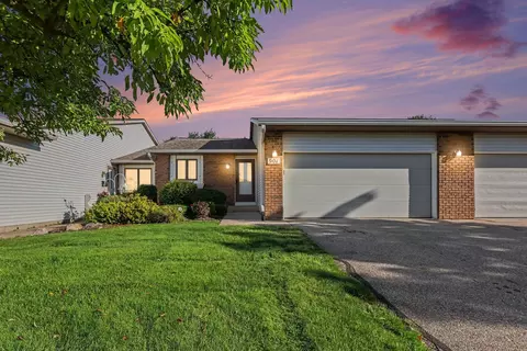 901 Creekridge Dr, Holland, MI 49423