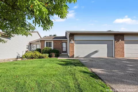 901 Creekridge Dr, Holland, MI 49423