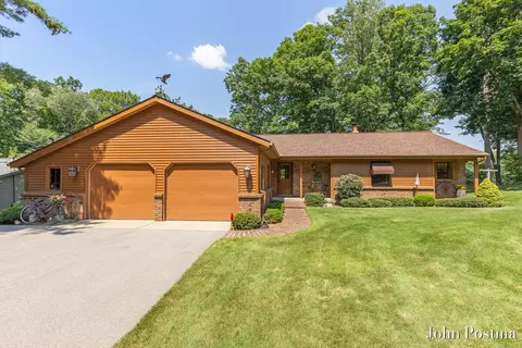 7786 Thornapple Bayou Dr SE, Grand Rapids, MI 49512