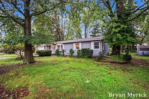 819 W 25th St, Holland, MI 49423