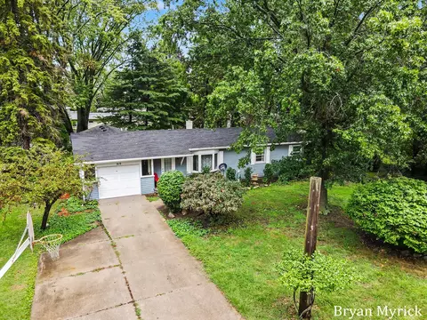 819 W 25th St, Holland, MI 49423