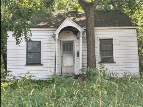 697 W Grand Ave, Muskegon, MI 49441