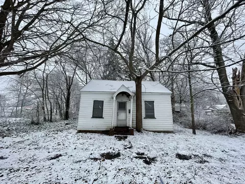 697 W Grand Ave, Muskegon, MI 49441