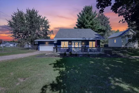 283 E Pine St NE, Cedar Springs, MI 49319