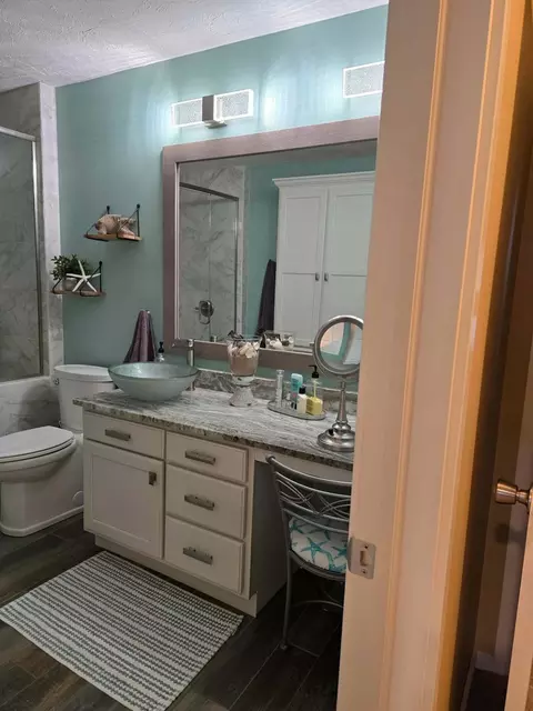 Bath - 5906 Wolf Lake Rd, Grass Lake, MI 49240 photo 1 of 2