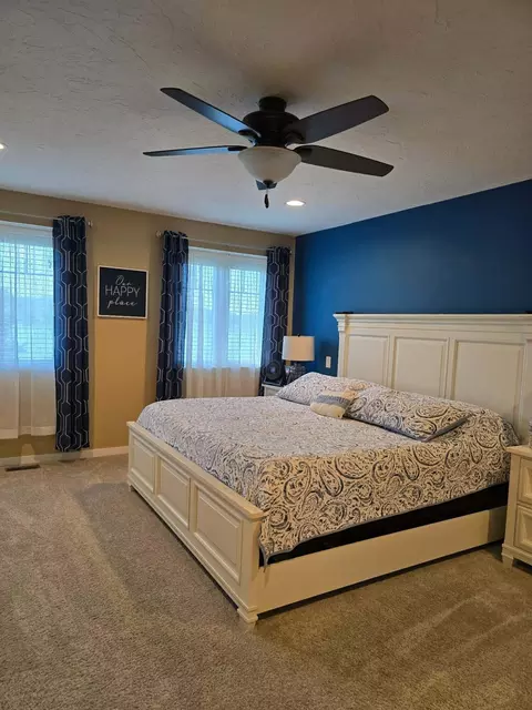 Bedroom - 5906 Wolf Lake Rd, Grass Lake, MI 49240 photo 2 of 2