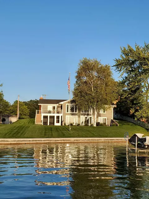Exterior - 5906 Wolf Lake Rd, Grass Lake, MI 49240 photo 2 of 2