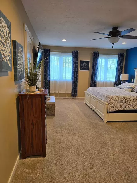Bedroom - 5906 Wolf Lake Rd, Grass Lake, MI 49240 photo 1 of 2