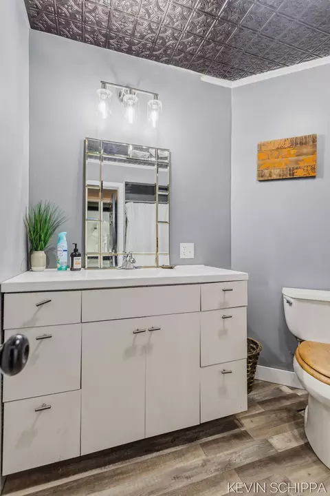 Bath - 36 Union St, Douglas, MI 49406 photo 2 of 5