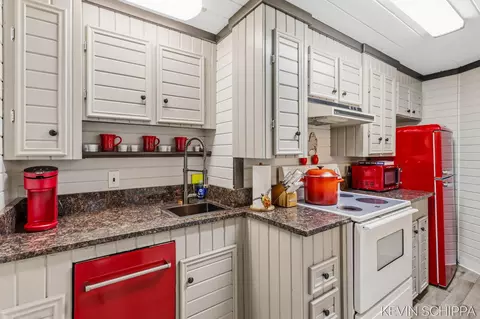 Kitchen - 36 Union St, Douglas, MI 49406 photo 4 of 6