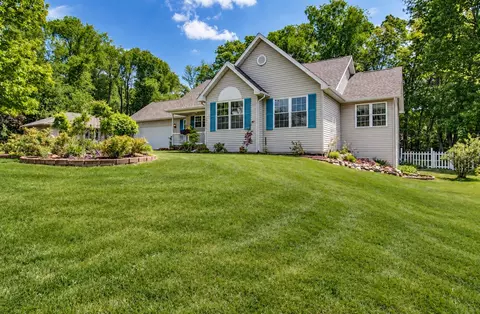 226 Embury Dr, Battle Creek, MI 49014