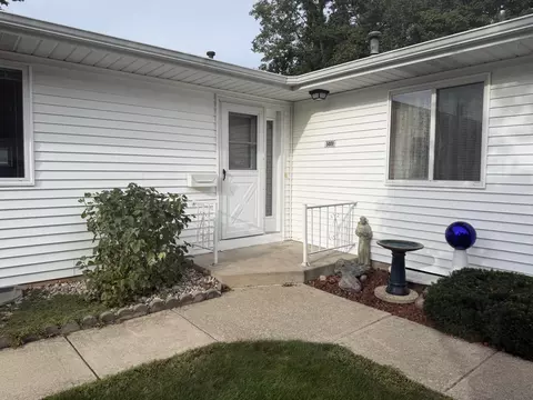 5009 Green Meadow Rd, Kalamazoo, MI 49009