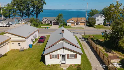 5401 W Houghton Lake Dr, Houghton Lake, MI 48629