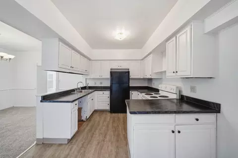 Kitchen - 1301 Deyo St, Jackson, MI 49201 photo 2 of 2