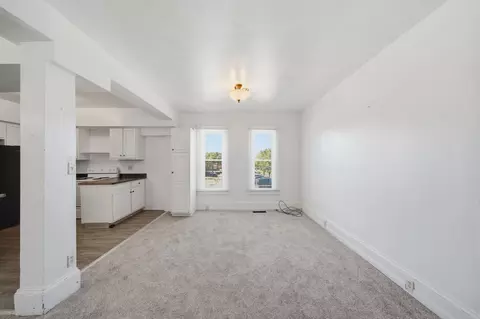 Living - 1301 Deyo St, Jackson, MI 49201 photo 2 of 3