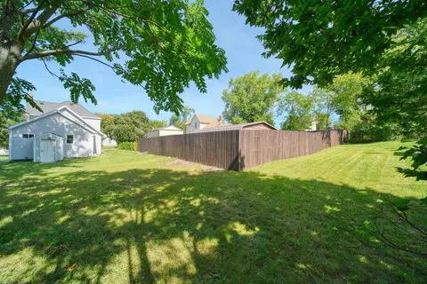 Exterior - 1301 Deyo St, Jackson, MI 49201 photo 10 of 15