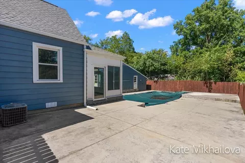 Exterior - 850 Upton Ave, Springfield, MI 49037 photo 6 of 12