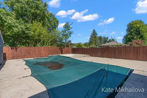 Exterior - 850 Upton Ave, Springfield, MI 49037 photo 8 of 12