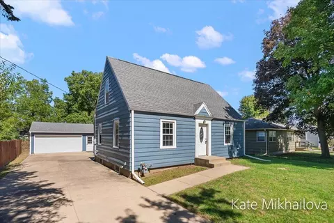 Exterior - 850 Upton Ave, Springfield, MI 49037 photo 3 of 12