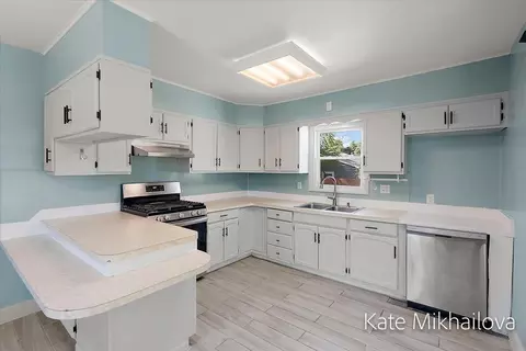 Kitchen - 850 Upton Ave, Springfield, MI 49037 photo 2 of 3