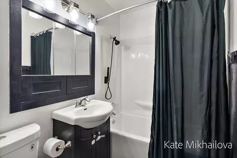 Bath - 850 Upton Ave, Springfield, MI 49037 photo 1 of 2