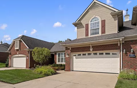 24323 Heatherwood Dr, South Lyon, MI 48178