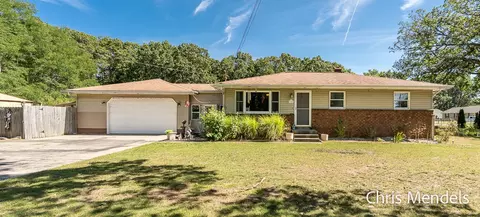 180 S Wolf Lake Rd, Muskegon, MI 49442