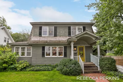 22 Cherry St, Holland, MI 49423