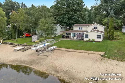 13555 Sunset Shores Dr NE, Cedar Springs, MI 49319