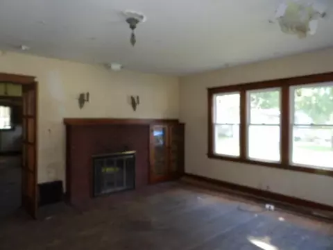 Living - 709 S Main St, Three Rivers, MI 49093 photo 2 of 5