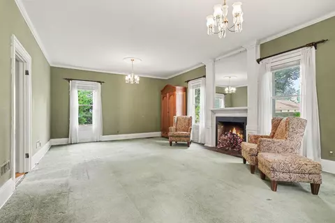 Living - 413 E Mansion St, Marshall, MI 49068 photo 2 of 4
