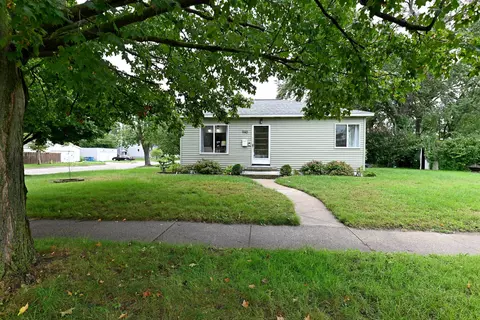 940 Grant Ave, Grand Haven, MI 49417