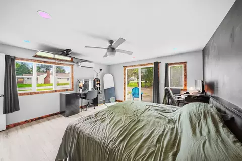 Bedroom - 865 Winifred St, Jackson, MI 49202 photo 3 of 9