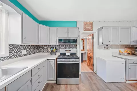 Kitchen - 865 Winifred St, Jackson, MI 49202 photo 2 of 4