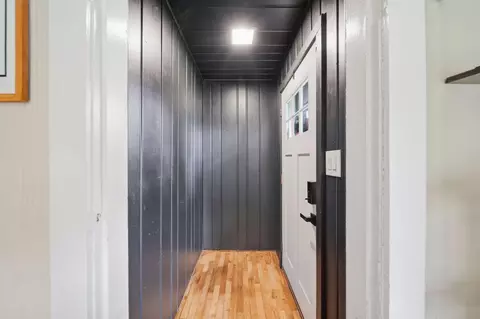 Entry Way - 865 Winifred St, Jackson, MI 49202 photo 1 of 3