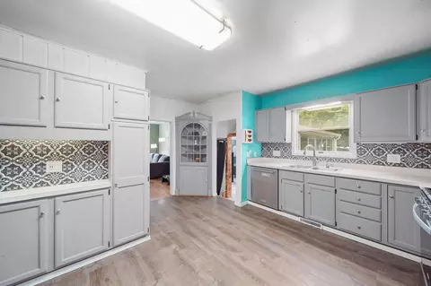 Kitchen - 865 Winifred St, Jackson, MI 49202 photo 1 of 4