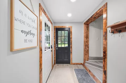 Entry Way - 865 Winifred St, Jackson, MI 49202 photo 3 of 3