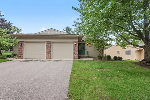 2130 Cranbrook Dr NE, Grand Rapids, MI 49505