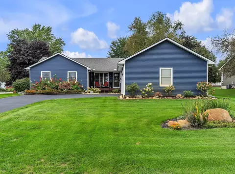 61600 Tayberry Cir, South Lyon, MI 48178