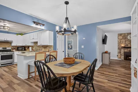 Dining - 163 Robinson Rd, Jackson, MI 49203 photo 3 of 4