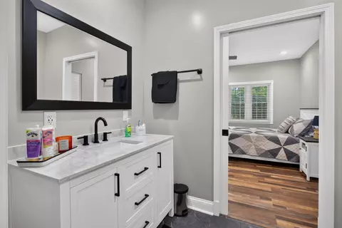 Bath - 163 Robinson Rd, Jackson, MI 49203 photo 1 of 8