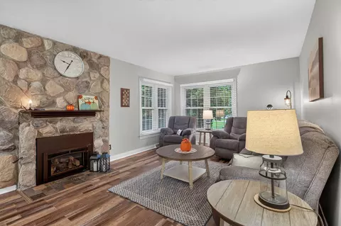 Living - 163 Robinson Rd, Jackson, MI 49203 photo 3 of 3