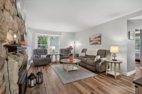Living - 163 Robinson Rd, Jackson, MI 49203 photo 2 of 3