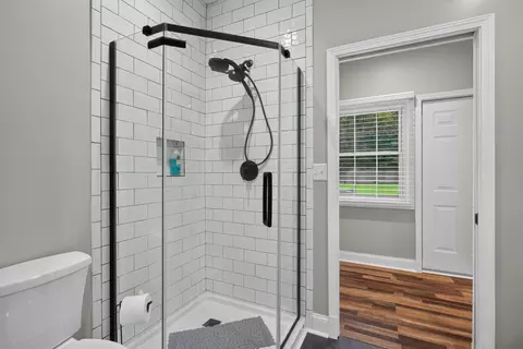 Bath - 163 Robinson Rd, Jackson, MI 49203 photo 4 of 8